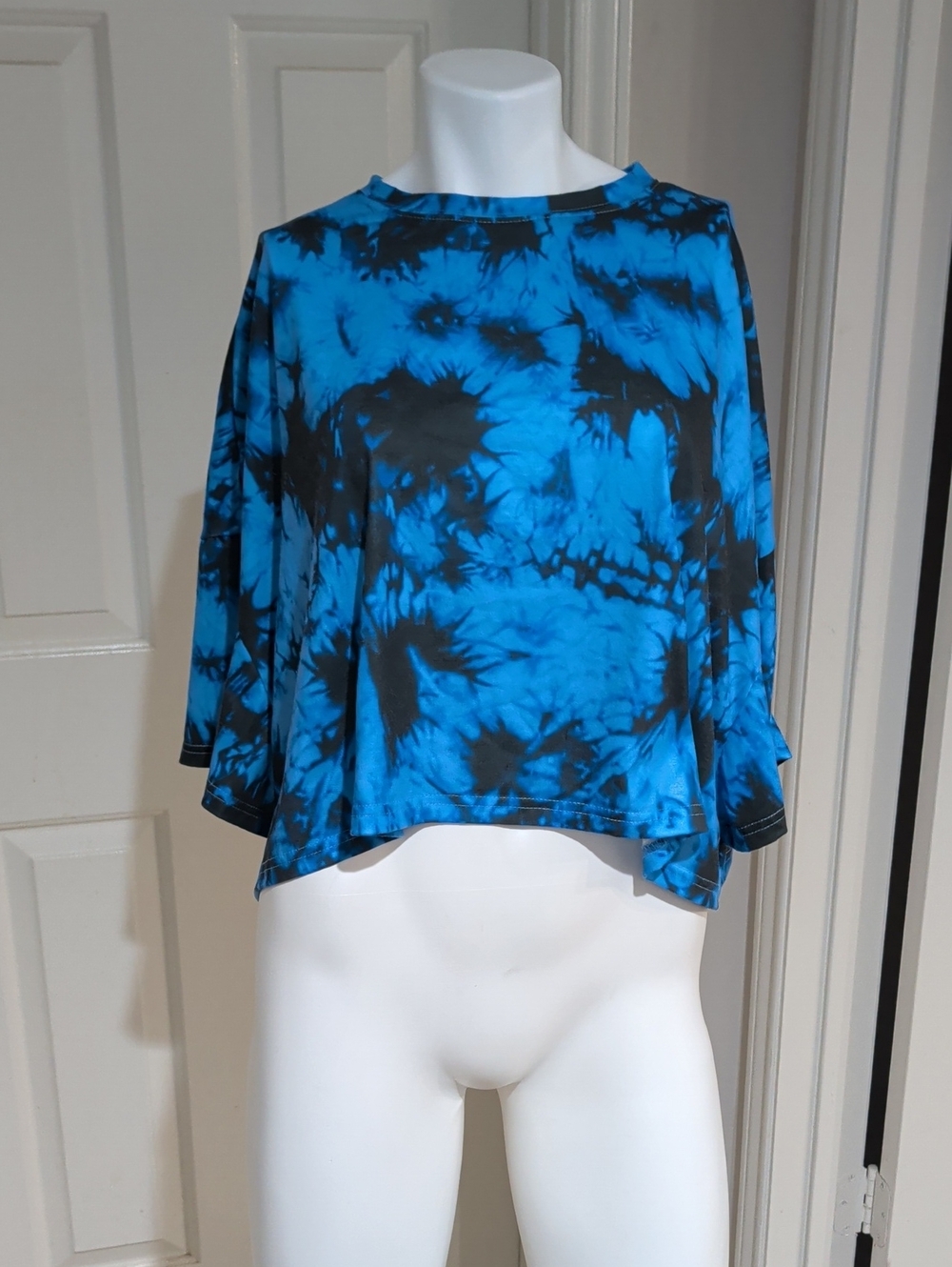 SHEIN Curve Blue and Black Tie-Dye Cropped Top Women's 4XL US